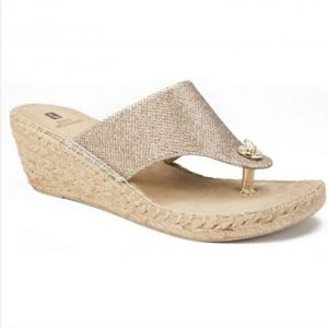 WHITE MOUNTAIN Beachball Light Gold Glitter Sandal